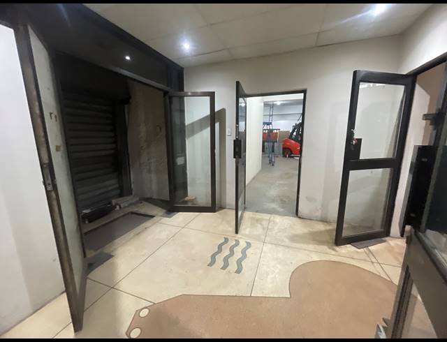260M² BUSINESS TO LET IN CONGELLA